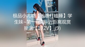 [MP4/ 731M] 小小寻花约操骚熟女，驾车带回房间操逼，进来就脱光开操，猛怼骚穴骑乘位，浪叫呻吟不断