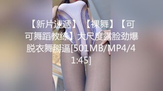 强奸魔下药迷翻公司的美女同事掰开她的B玩她的屁眼还要剪下一撮B毛留做纪念