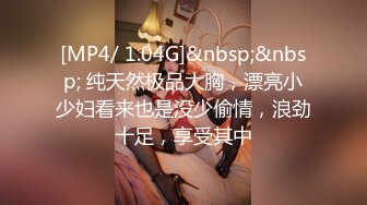 网红女神 超人气爆乳貌美少女 小桃酱 隔离饥渴看A片自慰 色诱修水工享用肉棒 精浆内射极湿蜜壶浇筑花蕊