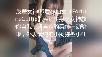 脯乳期时尚辣妈,奶水充足,奶头肿胀不断滴奶,闺女睡着了,聊会臊