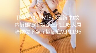 黑白3P 巨屌都无法满足这对美女们