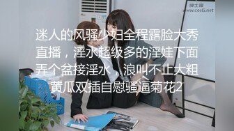 和老婆3P被草爽到紧紧抓住绿帽老公的手