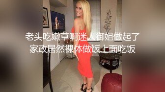 颜值区乖巧美女给大家露一波，撩起内衣超嫩美乳，揉捏娇喘呻吟好听，没穿内裤极品粉穴，手指拨弄非常诱惑