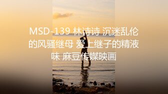 最新流出 4K《隔板后拍》颜值不错的JK裙护士妹 穿了条红色半透明骚肉丁