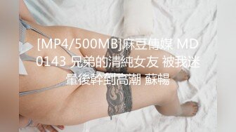 商场女厕全景偷拍制服女职员的微毛小黑鲍